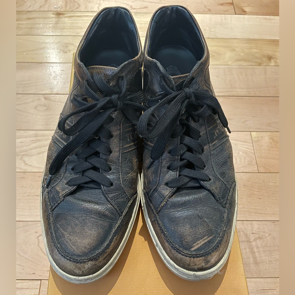 TOD’S DISTRESSED LEATHER SHOES 7.5 BROWN